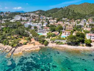 Exceptional Frontline Sea Villa