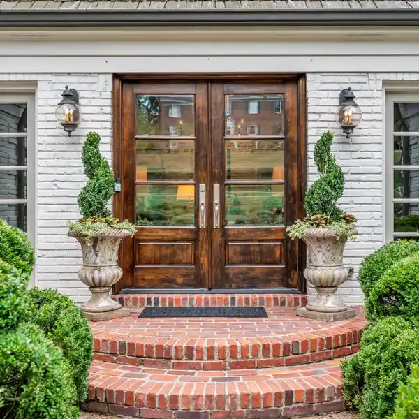 RENOVATED ONE-LEVEL RESIDENCE IN BELLE MEADE