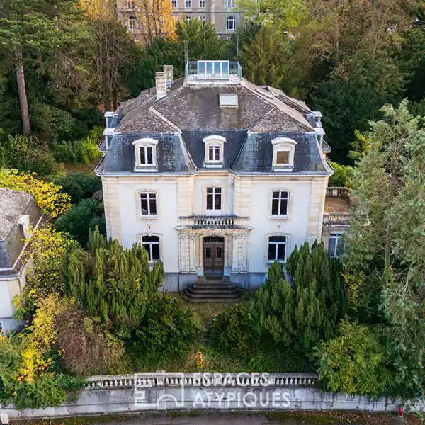 IMPRESSIVE MANOR HOUSE