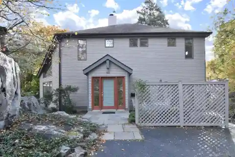 Stunning Light-Filled Contemporary Retreat