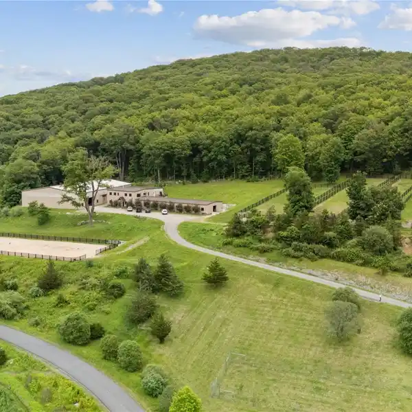 EQUESTRIAN PARADISE ON TWENTY ACRES