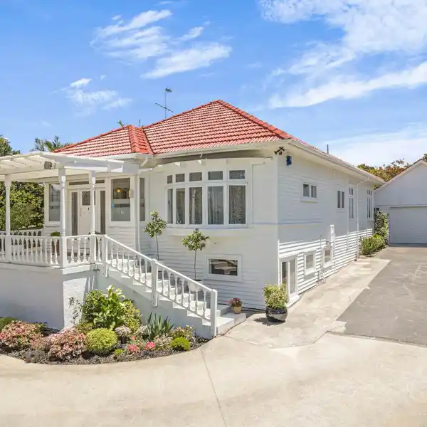 EXCEPTIONAL PROPERTY ON A PRESTIGIOUS STREET