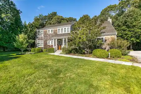 Summer Farmhouse in the East Hamptons