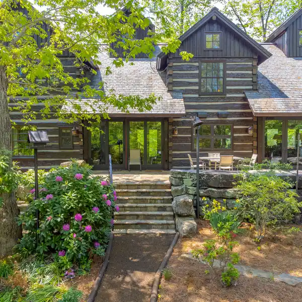 PRIVATE ISLAND ESTATE ON LAKE BURTON