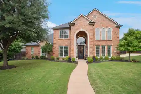 Stunning Home in Sought-after Oak Tree Estates in Southlake