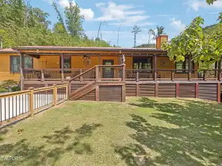 Charming Log Cabin in Pigeon Forge