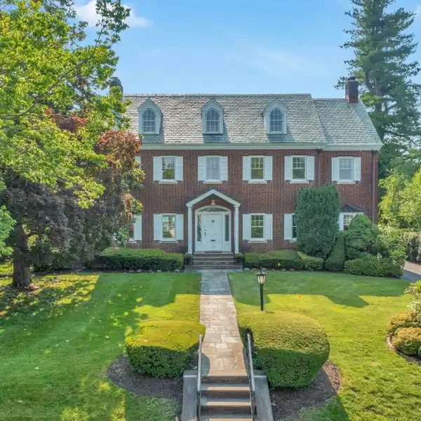 GRAND GEORGIAN BRICK COLONIAL