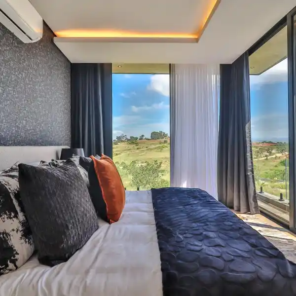 DESIGNER HOME WITH BEACH CLUB AND SPORTS ACCESS