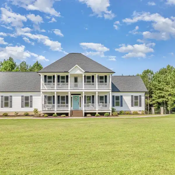 STUNNING 13.42-ACRE RETREAT