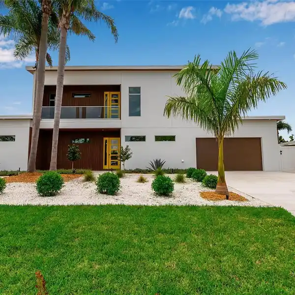 NEWLY BUILT RESIDENCE IDEALLY LOCATED