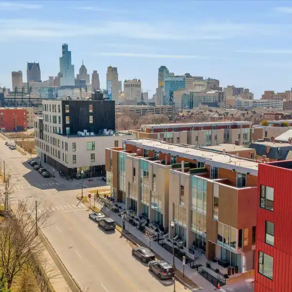 BRIGHT AND BOLD TOWNHOME IN BRUSH PARK
