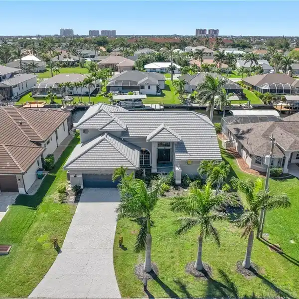 EXCEPTIONAL HOME ON A DEEP SAILBOAT-ACCESS CANAL