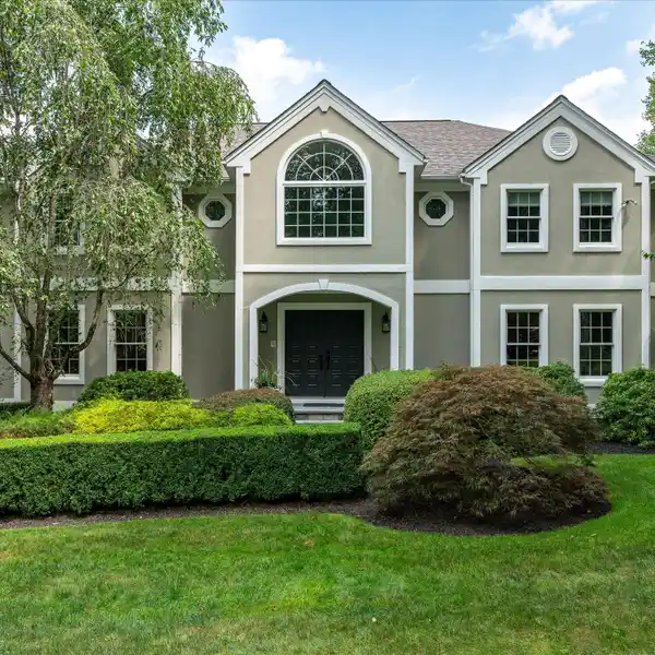 STYLISH AND SPACIOUS COLONIAL IN ORCHARD HILL