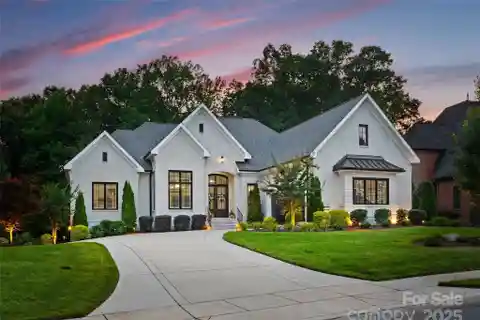 Elegant Retreat on Mountain Island Lake