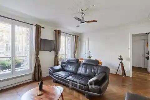 Elegant Early 20th Century Riverside Apartment