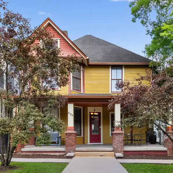 ELEGANT 1899 HOME STEPS FROM DOWNTOWN