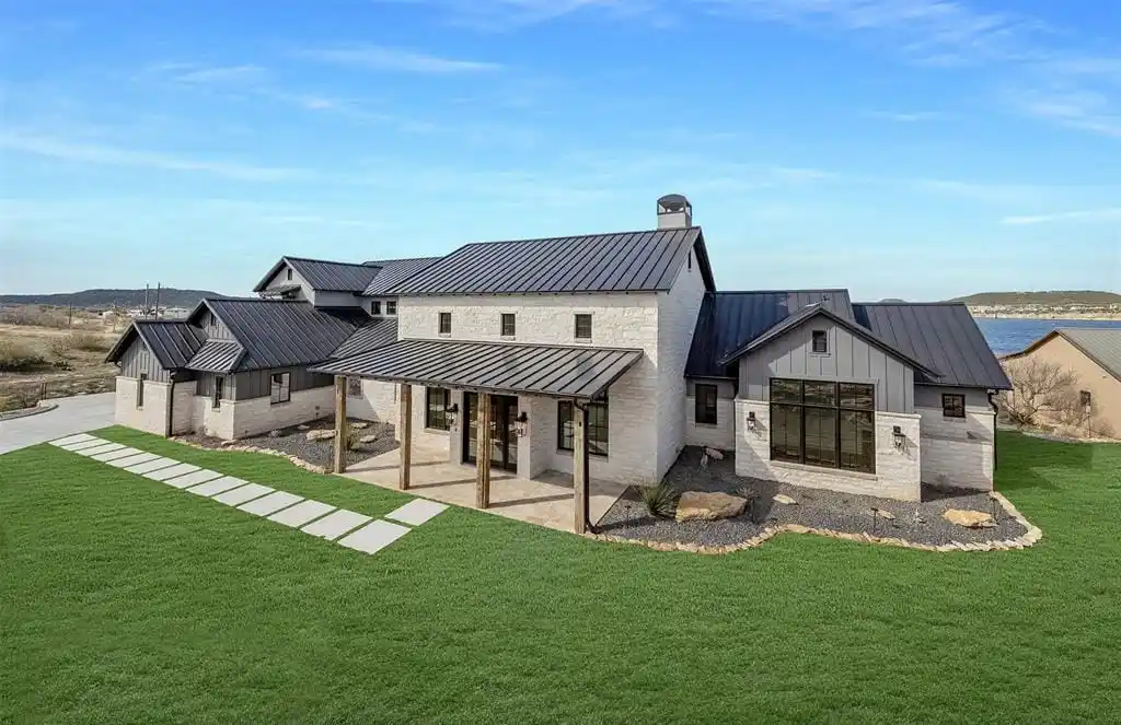 Lakeside Grandeur in a New Possum Kingdom Lake Home