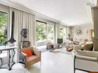Exceptional Apartment Opening to a Hidden Garden