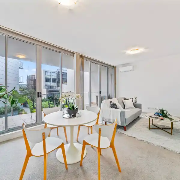 IMPRECCABLE RESIDENCE IN THE DEE WHY GRAND COMPLEX