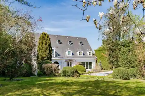 Charming Villa with Elegant Pool and Gardens