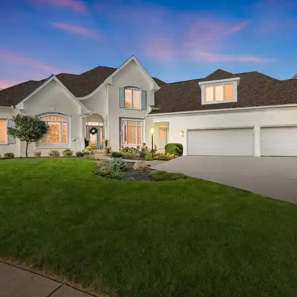 GORGEOUS HOME IN MOFFITT FARM OF PRAIRIE VIEW