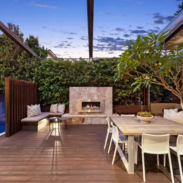 EXQUISITE HOME IN A SOUGHT-AFTER BLUE RIBBON SETTING