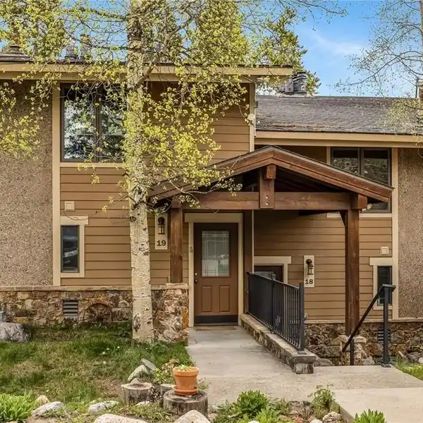 MULTI-LEVEL CONDO WITH PEACEFUL WOODED VIEWS