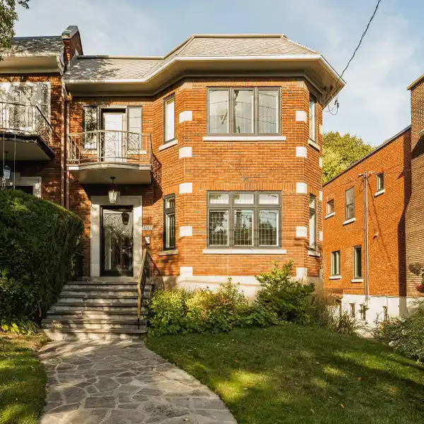 GRAND RESIDENCE WITH TIMELESS ARCHITECTURAL ELEGANCE