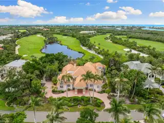 Spacious Sanctuary with Stunning Lake Views
