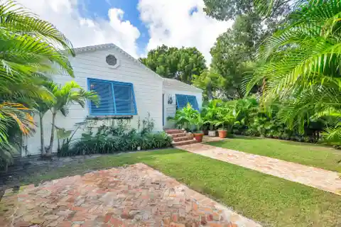 Bermuda Cottage Meets Backyard Oasis