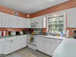 Traditional Colonial in Sought-After North Farm