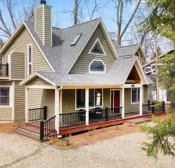 GORGEOUS RETREAT IN GOWDY SHORES
