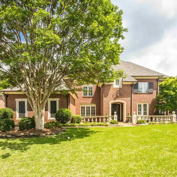 EXCEPTIONAL DEVONSHIRE GARDENS HOME