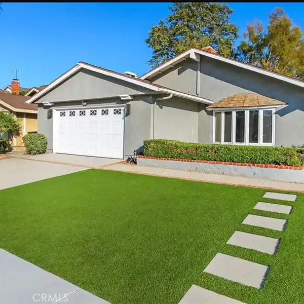 SINGLE-STORY HOME ON A LARGE LOT IN TUSTIN MEADOWS