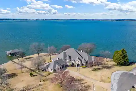 Gorgeous Lake Sanctuary