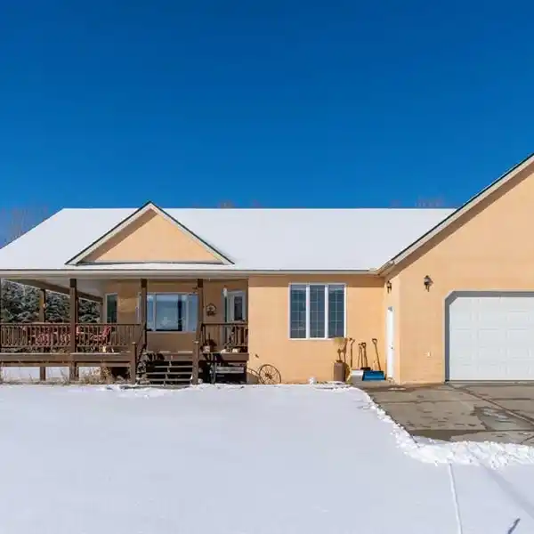 BEAUTIFUL BUNGALOW ON 40 SCENIC ACRES
