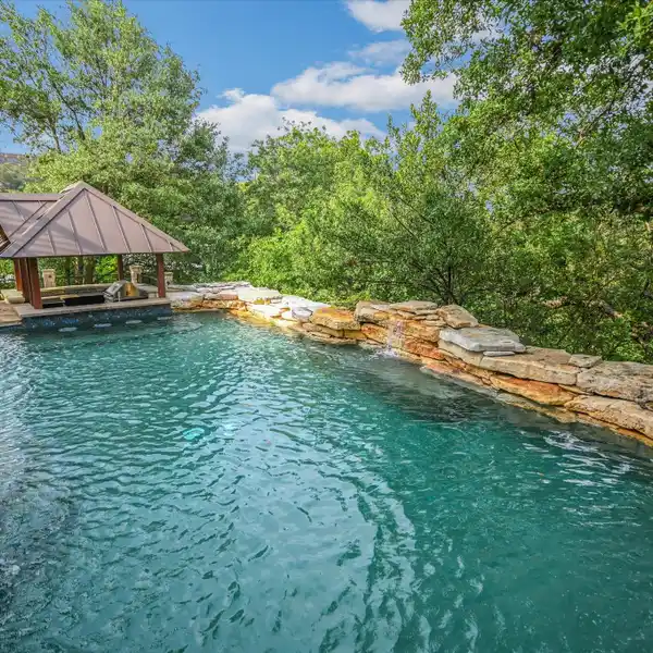 RESORT-STYLE LIVING IN DESIRABLE BARTON HILLS