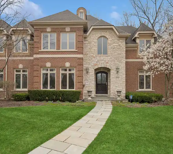 EXQUISITE CUSTOM HOME ON A CUL-DE-SAC