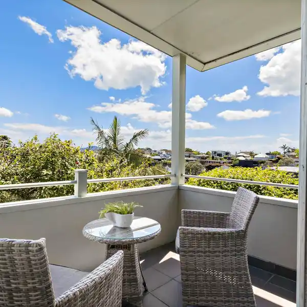 SUNLIT COASTAL CANVAS READY FOR TRANSFORMATION