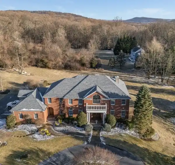 MAJESTIC COLONIAL ON A GORGEOUS LOT