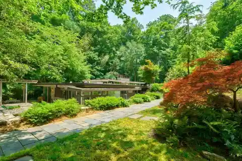 Exceptional Mid-Century Modern Home on 2.21 Acres