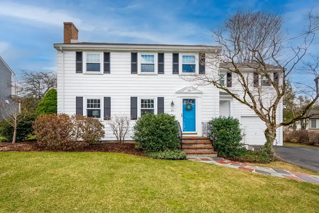 Cheerful Colonial Home