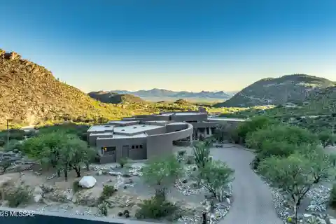 Artistic Elegance Meets Desert Serenity