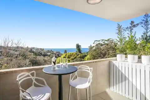 Newly Renovated Bright and Airy Apartment