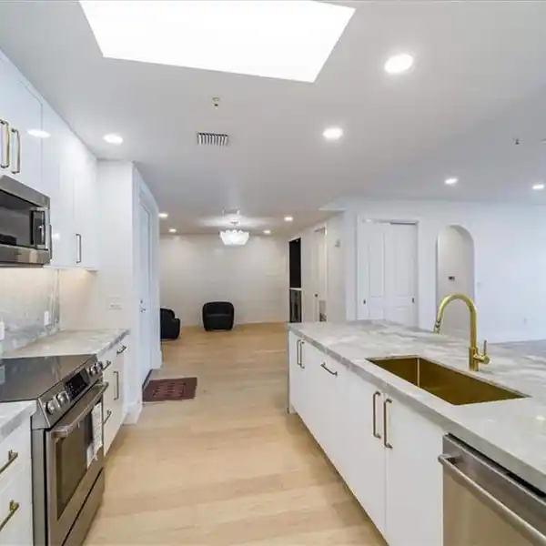 THE EPITOME OF LUXURY DOWNTOWN LIVING