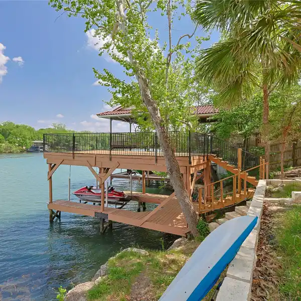 IMPRESSIVE LAKE AUSTIN PROPERTY