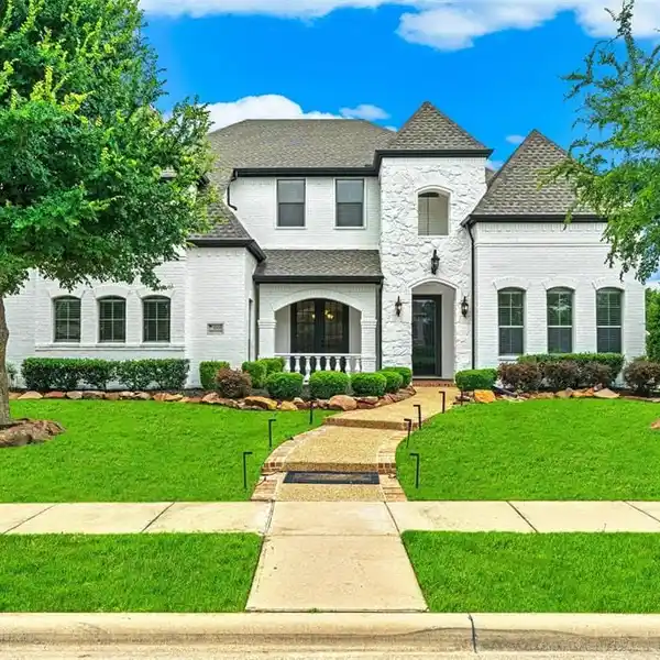 SOPHISTICATION AND ELEGANCE IN ROLLING RIDGE ESTATES