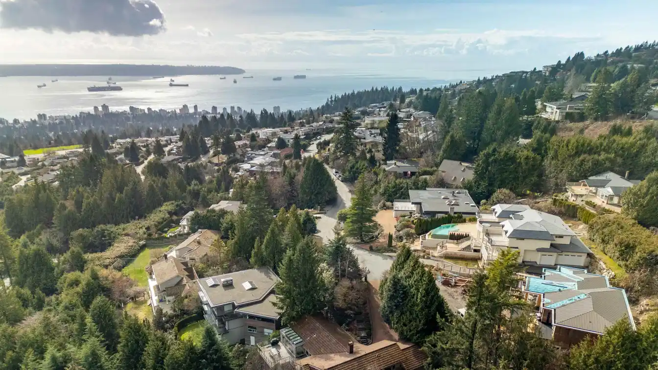 Gated Residence in a Prestigious Chartwell Cul-de-sac