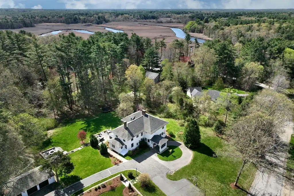 Picturesque Home in Desirable Barque Hill