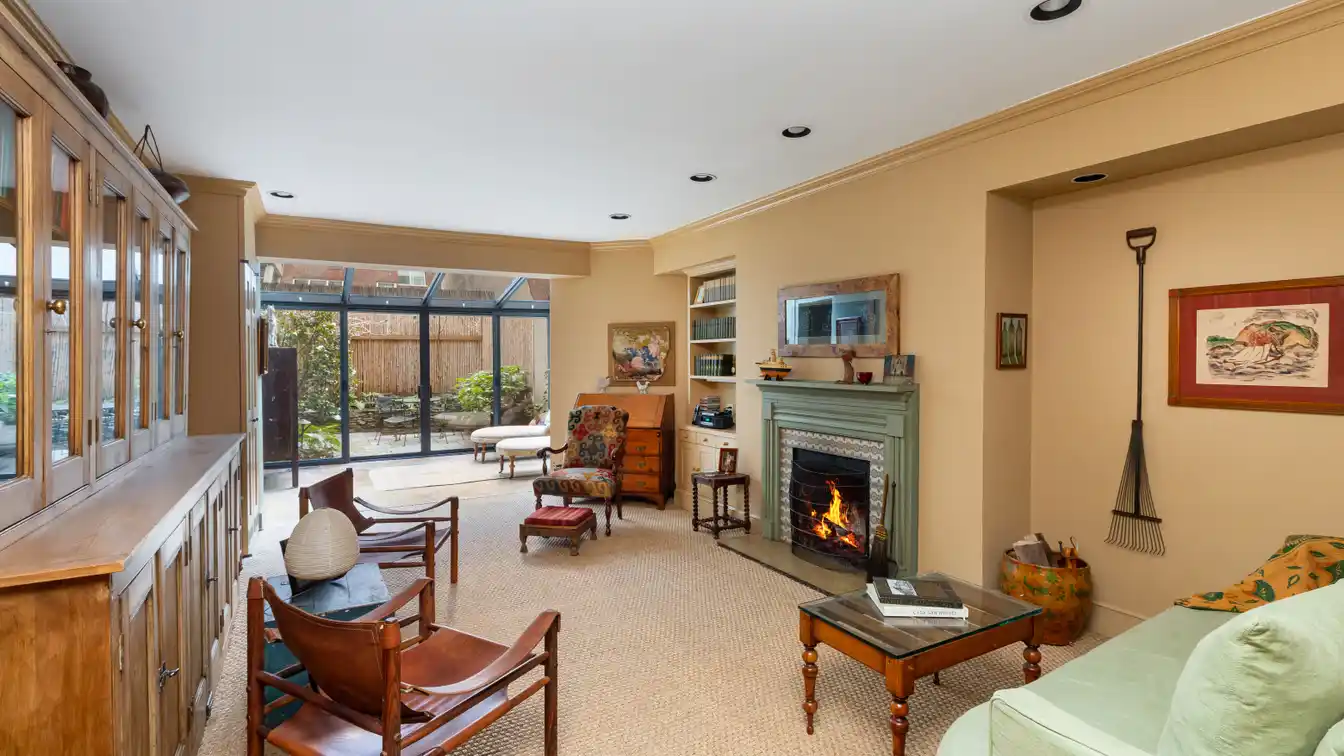 Extraordinary Ground-floor Townhouse Apartment with Garden